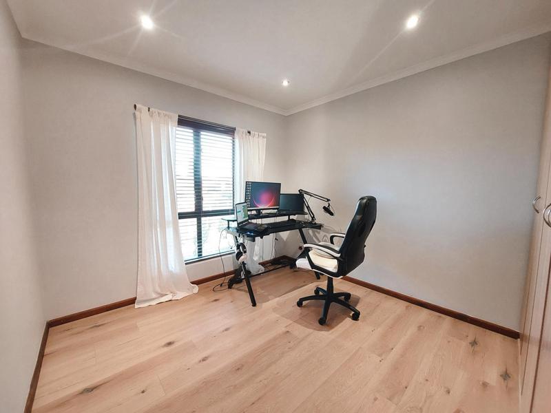 3 Bedroom Property for Sale in Bloemhof Western Cape